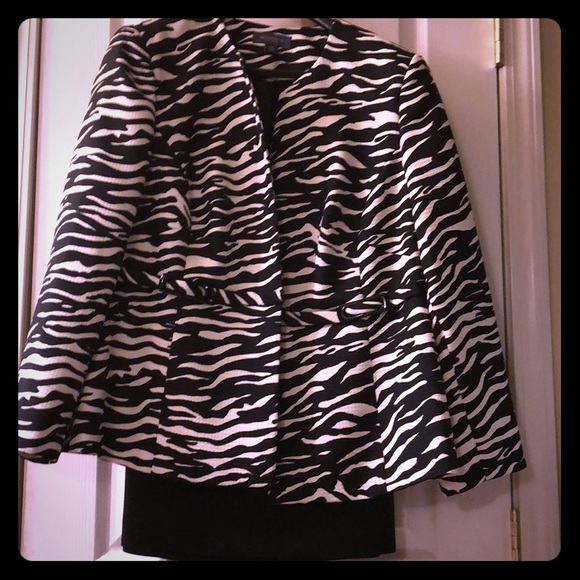 LIZ CLAIBORNE zebra print suit - Picture 1 of 2